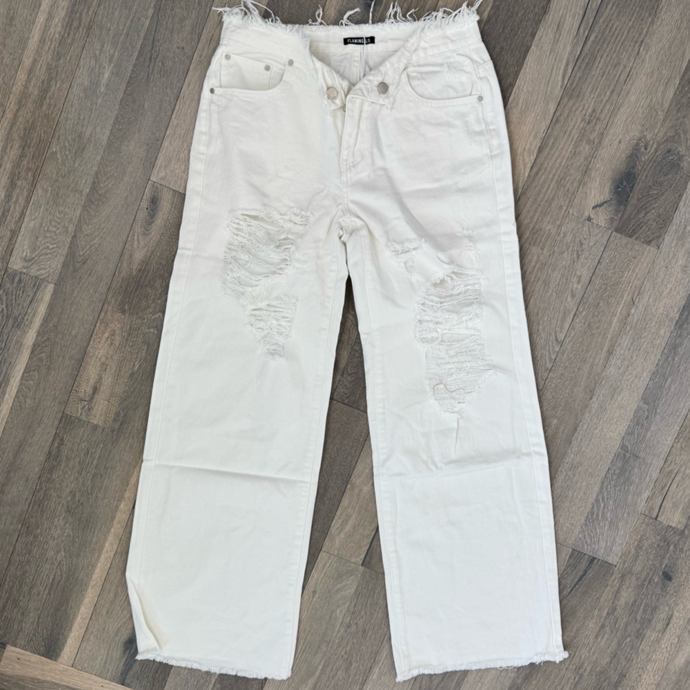 Brand New FLAMINGALS Women’s White Straight Leg Distressed Jeans